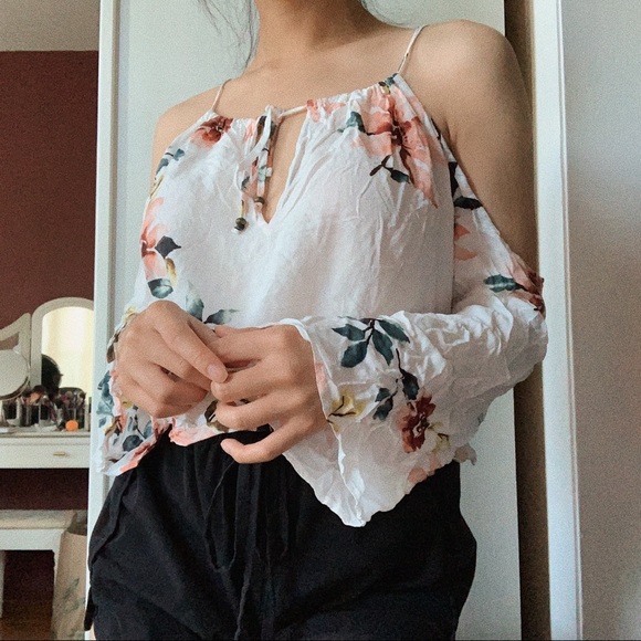 Forever 21 Tops - Forever21 Floral Bell Sleeve Top